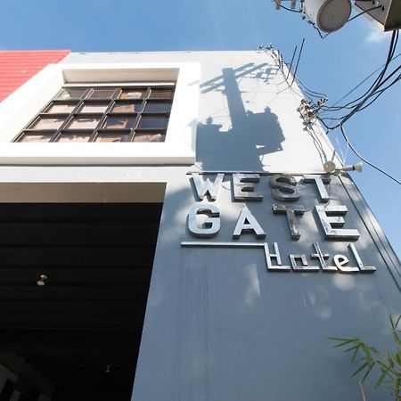 Westgate Hotel Laoag Eksteriør billede