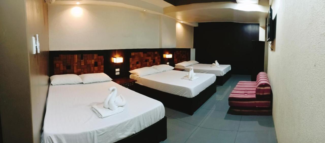 Westgate Hotel Laoag Eksteriør billede