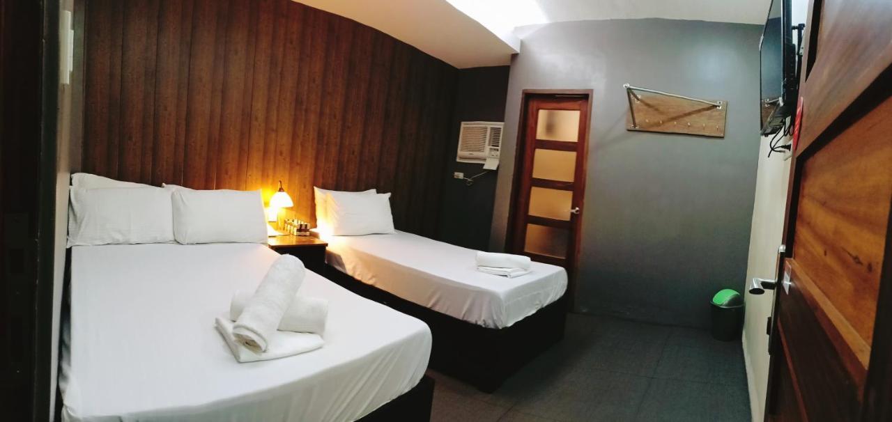 Westgate Hotel Laoag Eksteriør billede