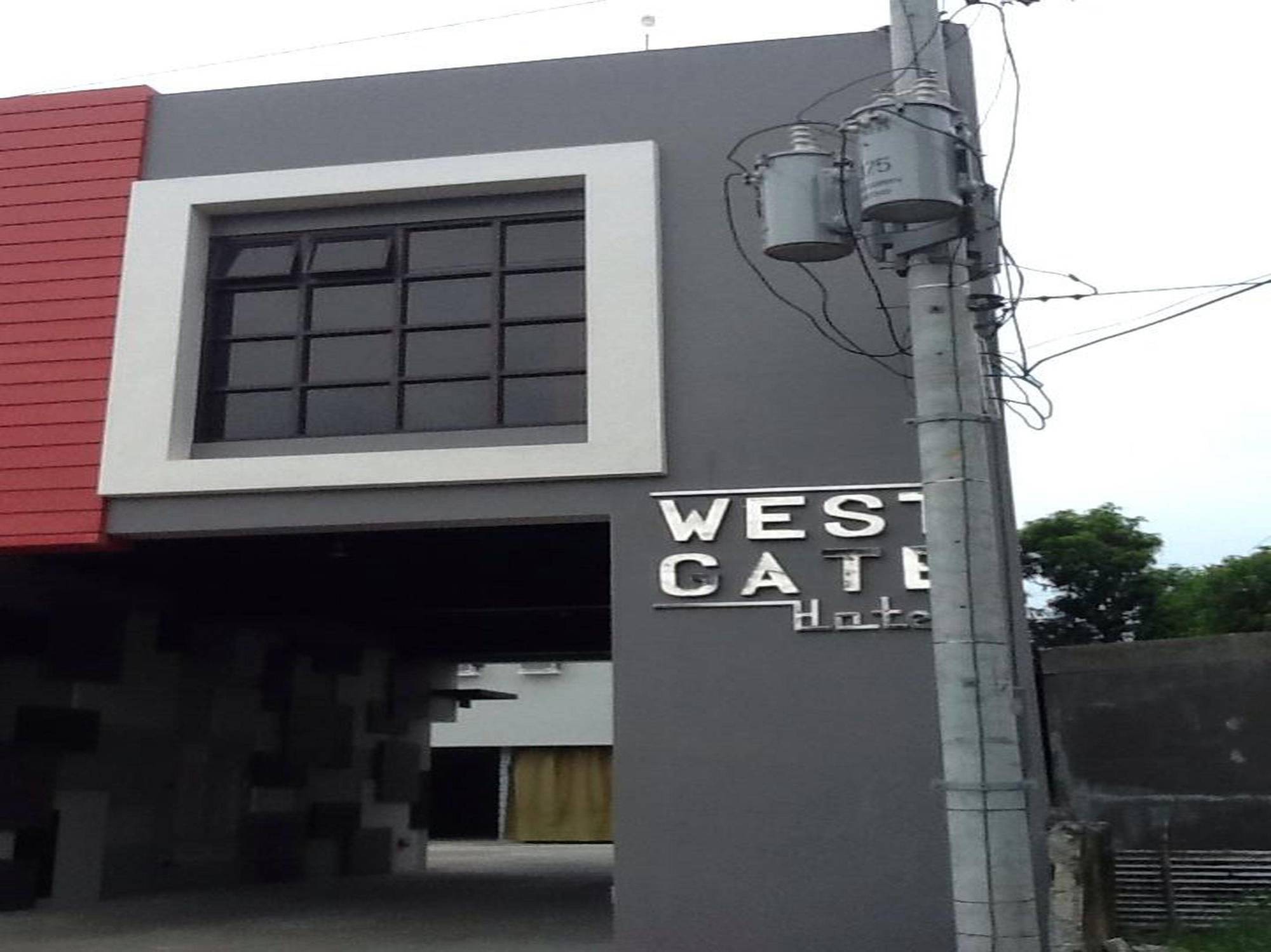 Westgate Hotel Laoag Eksteriør billede