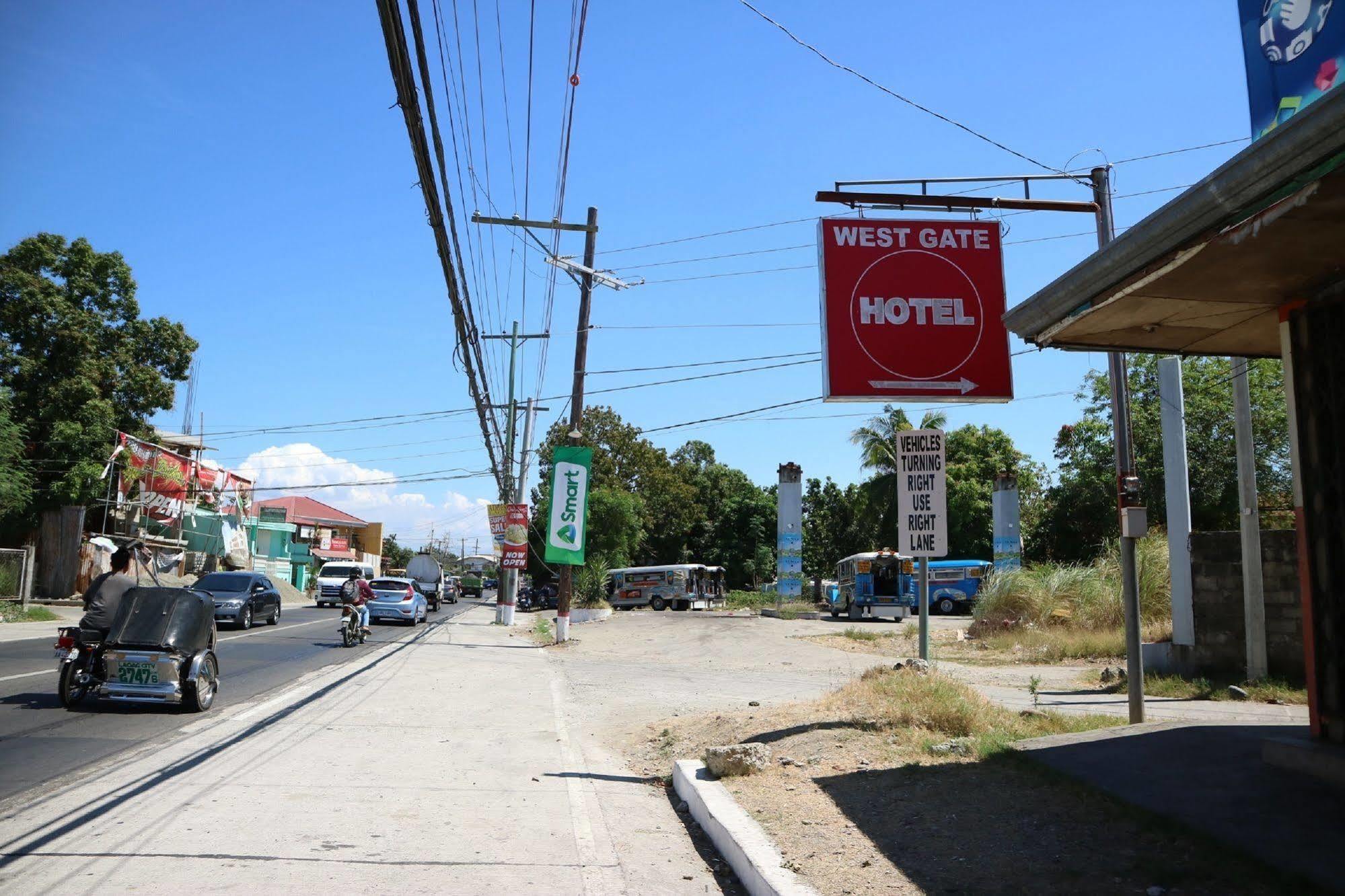 Westgate Hotel Laoag Eksteriør billede