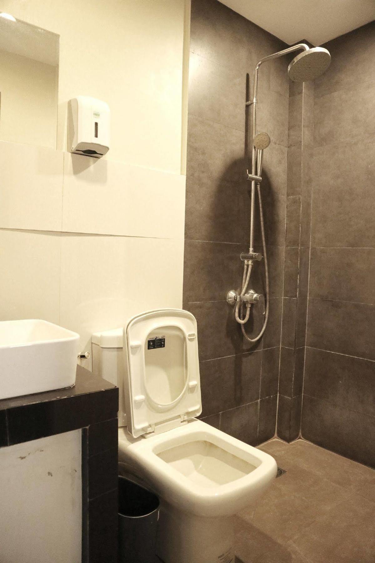 Westgate Hotel Laoag Eksteriør billede