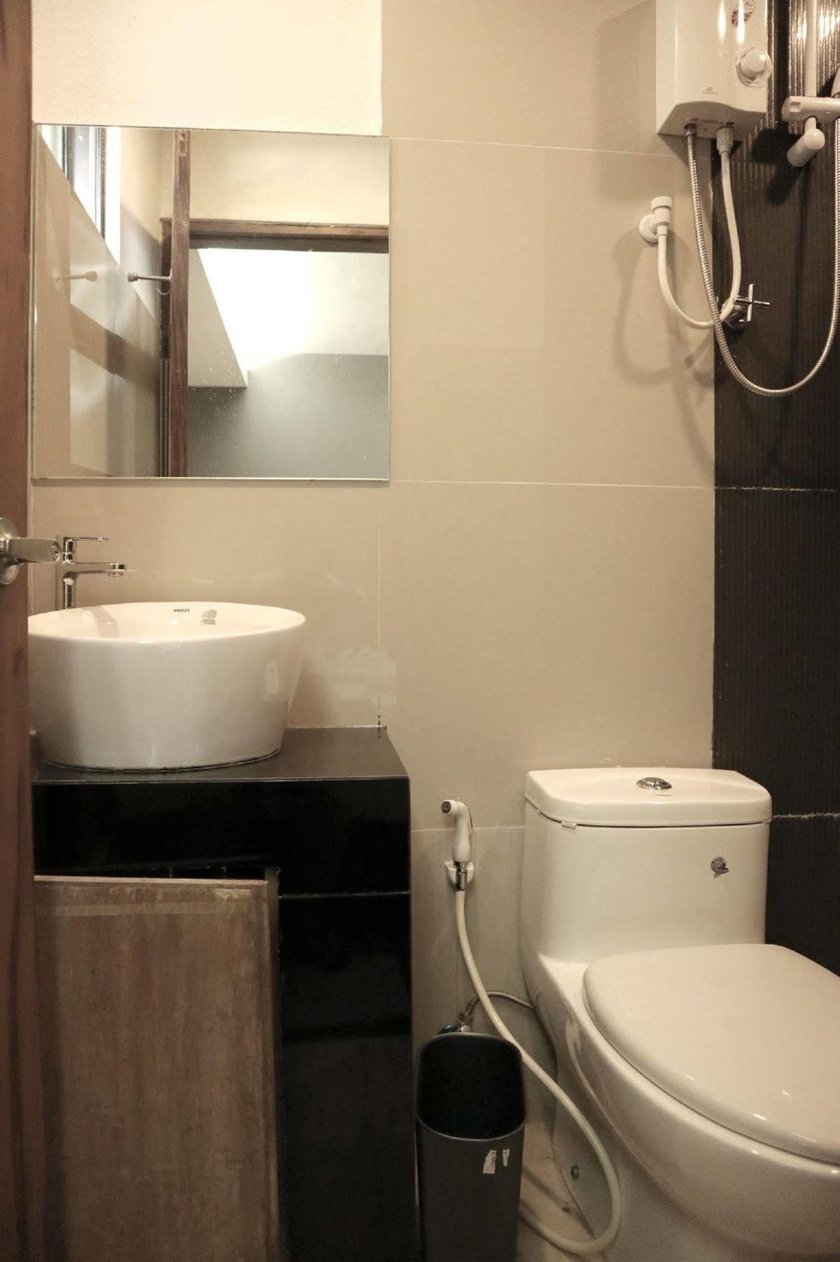 Westgate Hotel Laoag Eksteriør billede