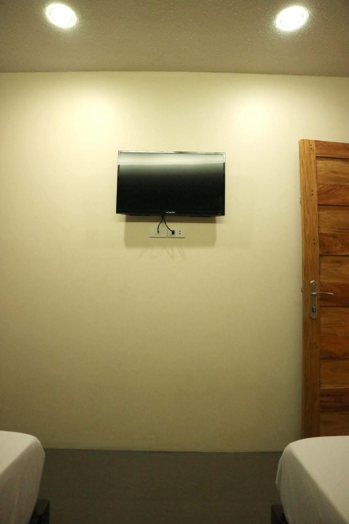 Westgate Hotel Laoag Eksteriør billede