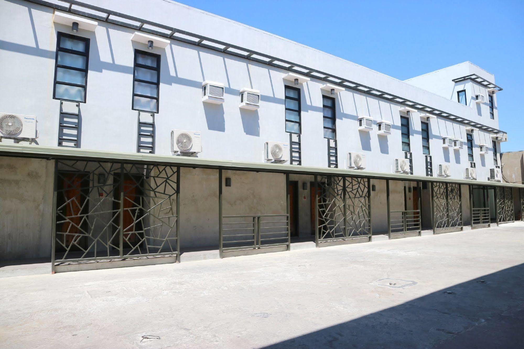 Westgate Hotel Laoag Eksteriør billede