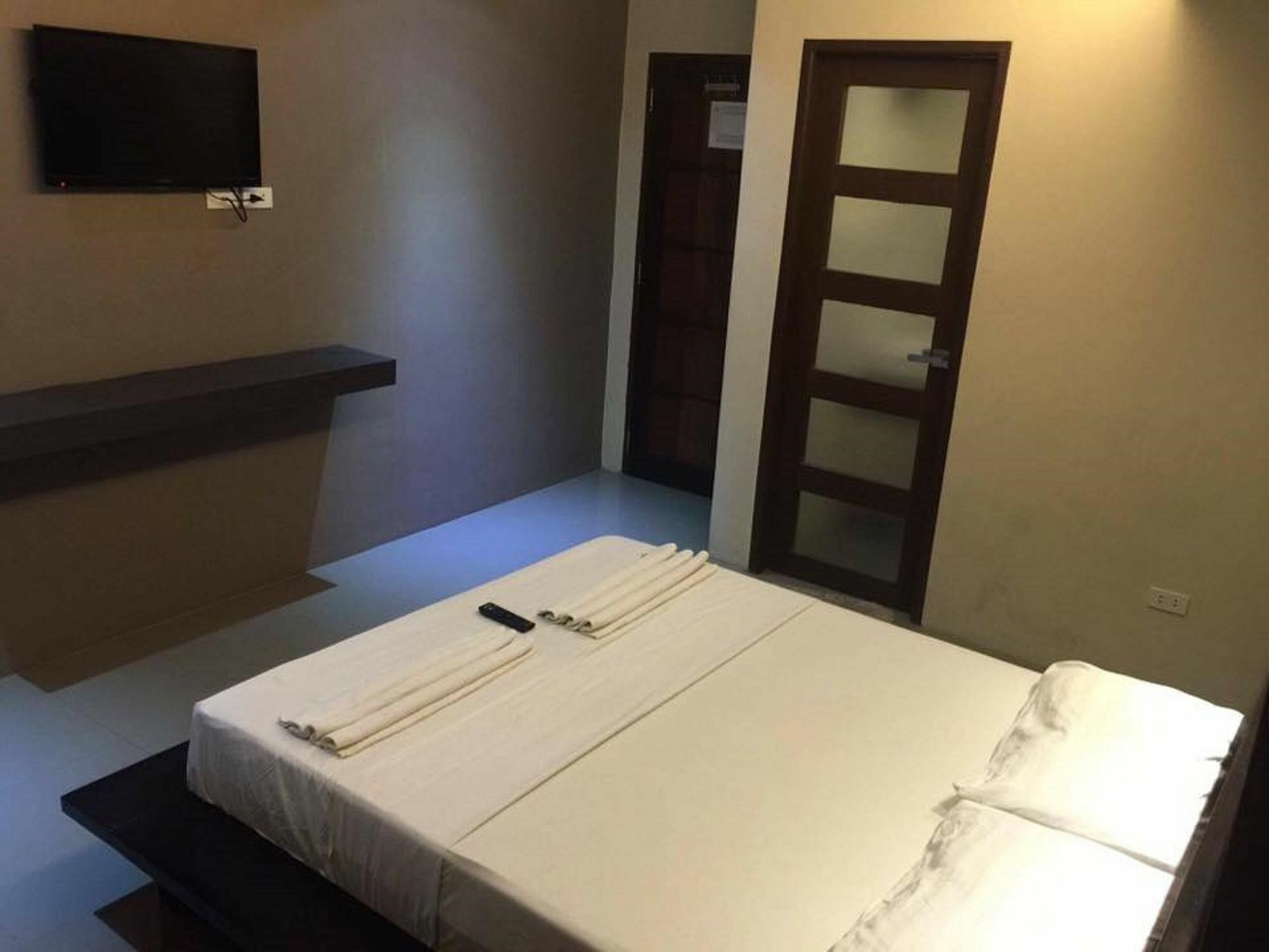Westgate Hotel Laoag Eksteriør billede