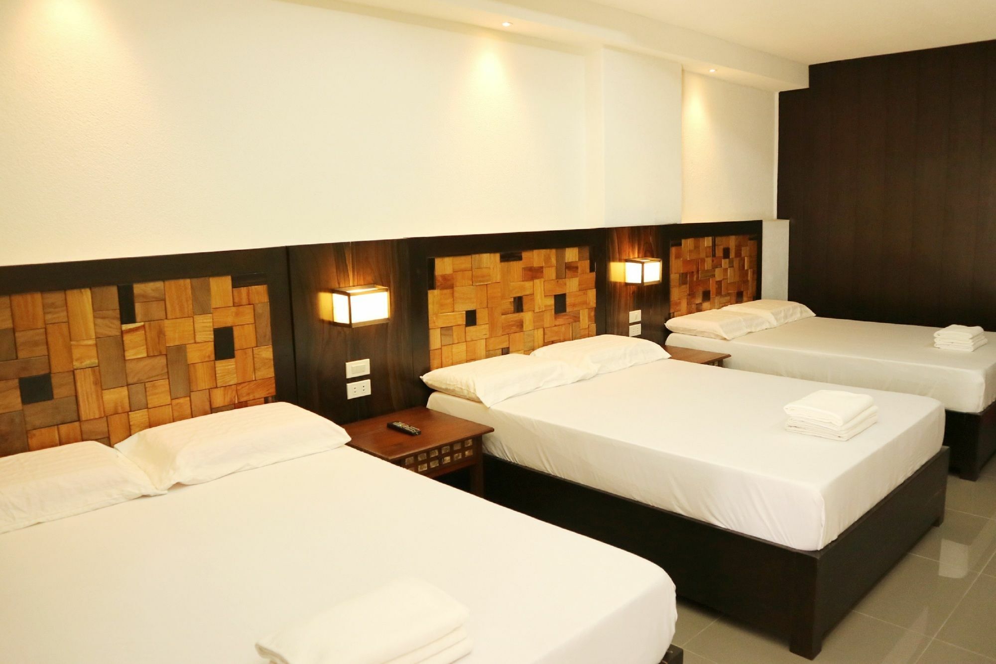 Westgate Hotel Laoag Eksteriør billede