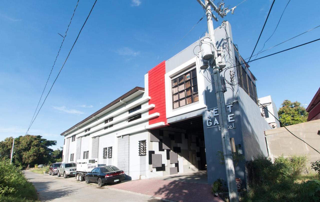 Westgate Hotel Laoag Eksteriør billede