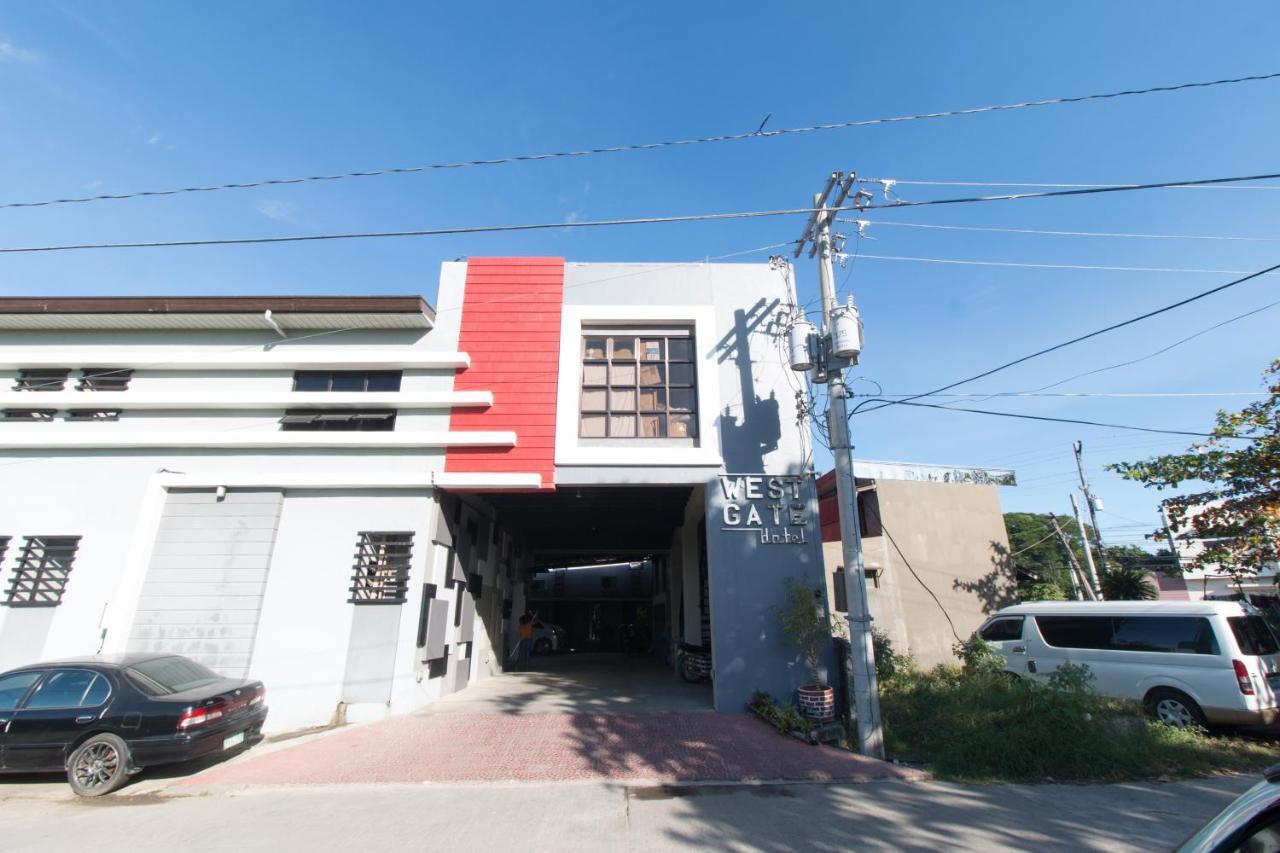 Westgate Hotel Laoag Eksteriør billede