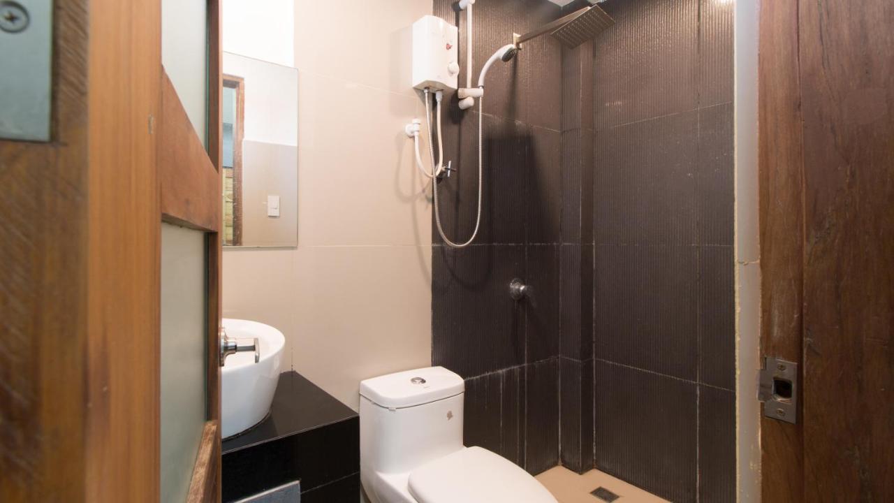 Westgate Hotel Laoag Eksteriør billede