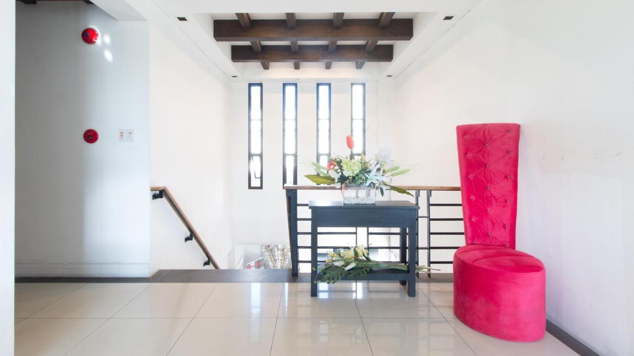 Westgate Hotel Laoag Eksteriør billede
